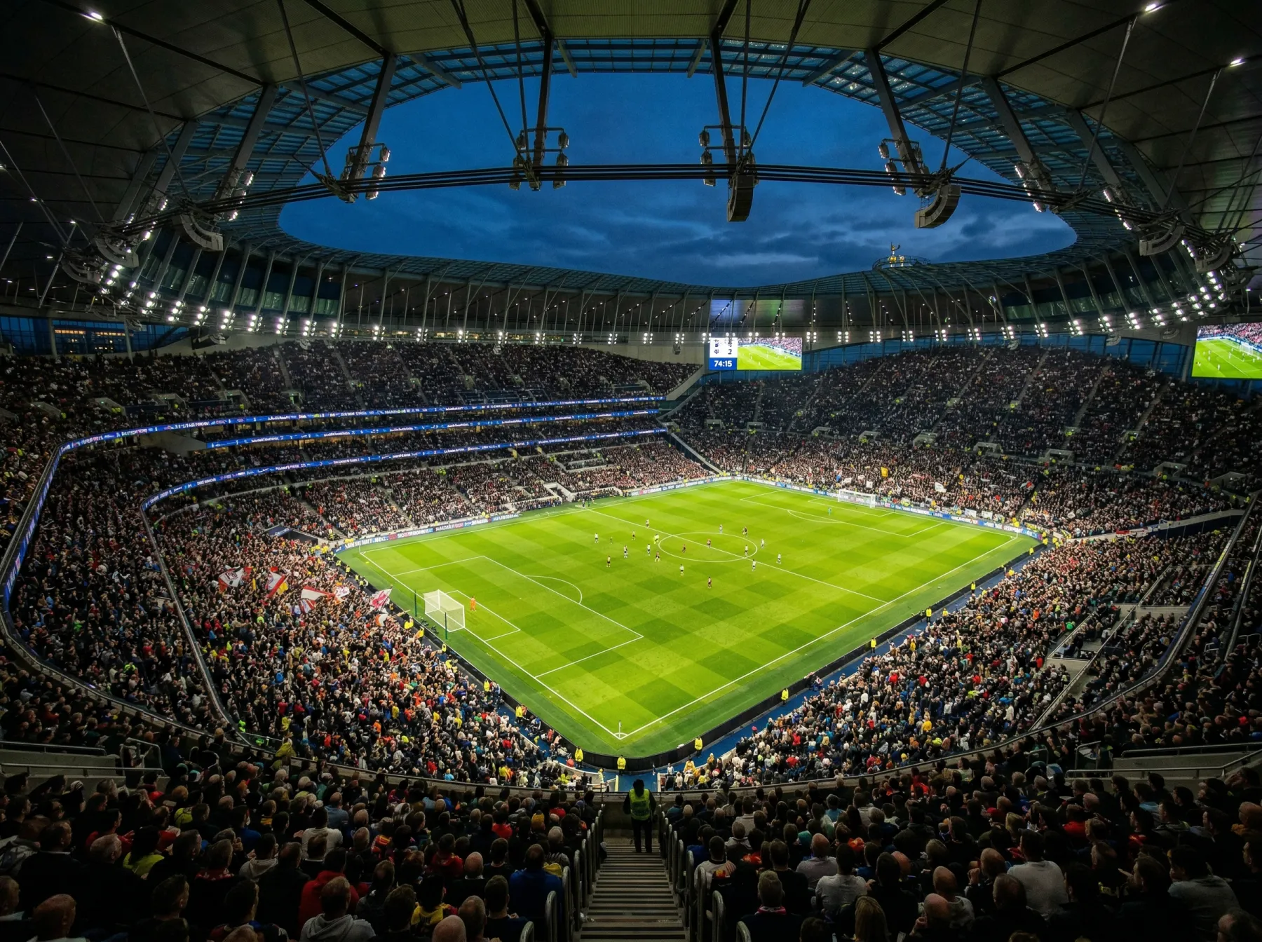 Pogled na poln nogometni stadion med tekmo svetovnega prvenstva 2026 z navijači na tribunah